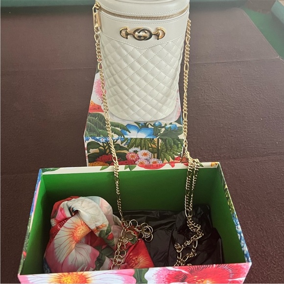 Gucci Zumi Cylinder Bucket Bag - Picture 7 of 11